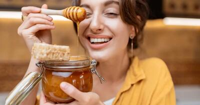  ۳ درمان طبیعی با عسل که پزشکان توصیه می‌کنند