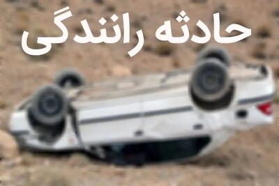  محبوس‌شدن راننده در حادثه برخورد سمند با درخت
