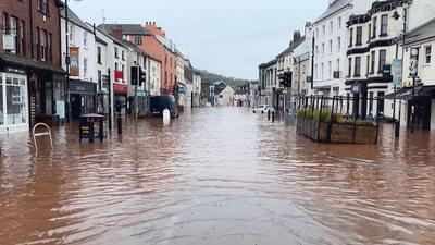  جاری شدن سیل، زندگی مردم در انگلیس را مختل کرد