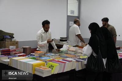  برپایی غرفه کتاب در دانشگاه آزاد اسلامی واحد بوشهر