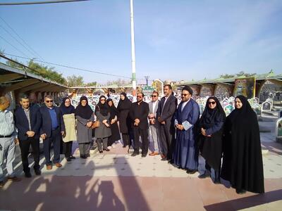  آغاز هفته کتاب با ادای احترام به مقام شهدا در جیرفت/ تاکید بر تخصیص سهم فرهنگی شهرداری در ترویج کتابخوانی 