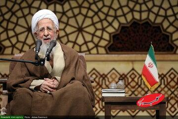  کنایه تند آیت‌الله جوادی آملی به برخی مدعیان: به‌جای نماز باران، دروغ و اختلاس را کنار بگذارید - کلبه سرگرمی