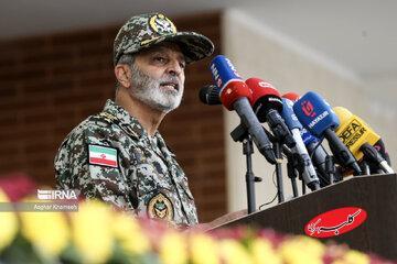  رئیس ستاد کل نیروهای مسلح: برای ما سخت است که همرزم ما در منزلی که در شأن آنها نیست زندگی کند/ وظیفه داریم ساخت منازل سازمانی را به سرانجام رسانیم - کلبه سرگرمی