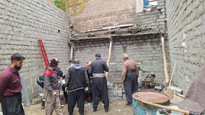  سقوط دیوار نیمه کاره ۴ نفر را در بوکان روانه بیمارستان کرد