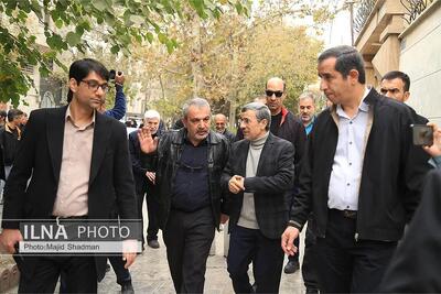  احمدی‌نژاد پس از مدت‌ها در تشییع خواهرش دیده شد