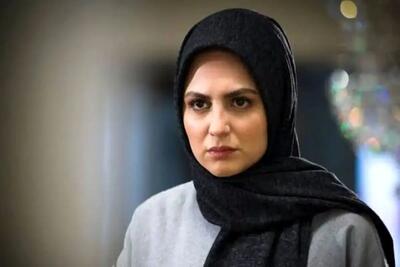  تیپ ساده و شیک بازیگر  آلا : نیلوفر کوخانی در اکران  شهر قصه  با استایلی تمام‌مشکی!