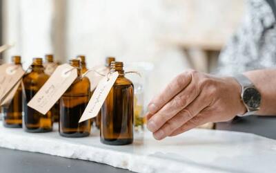  اسانس بهتر است یا ادکلن؛ عطر روغنی یا اورجینال با کیفیت تره؟