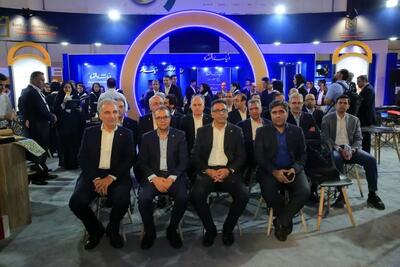  رونمایی از  صنعت ارز  بانک صنعت و معدن