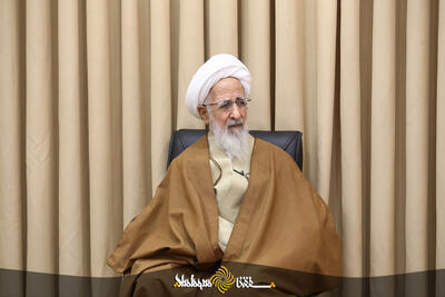  حضرت آیت الله جوادی آملی: «علم» اگر به عقل نرسد، نه تنها کارآیی ندارد بلکه زیانبار است/ علامه طباطبایی عقل نظری و عقل عملی را در جهاد علمی و جهاد اکبر درون هماهنگ کرد