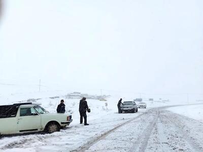  بارش برف گردنه «ته‌ته» را مسدود کرد+ ویدئو