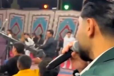  آواز شاد؛ چندتا جوون یطوری با حرکات موزونشون گرد و خاک بپا کردن که طوفان کم میاره