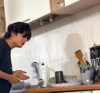  آواز شاد؛ دهه نودیه آهنگ هزار و یک شبو خوند از خواننده دو لول بهتر میکروفونش سلاح سرد