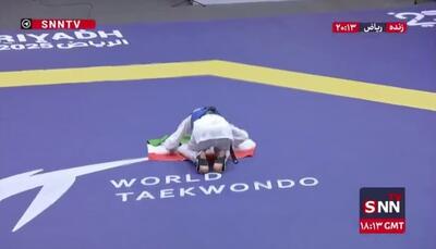  سجده شکر کریمی بر پرچم ایران