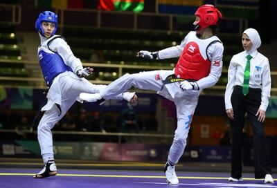  احترام نظامی ساینا کریمی و مربی‌اش به پرچم ایران + فیلم