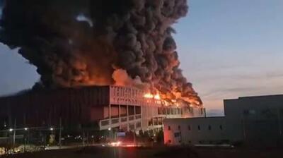  یک انبار عظیم لجستیک در کره جنوبی در حال سوختن است