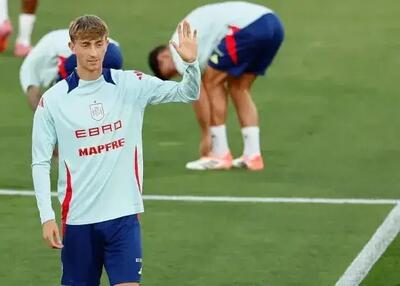  قم قرمز اسپانیا روی نام ستاره رئال