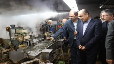  بازدید استاندار گیلان از کارخانه صنایع ابریشم