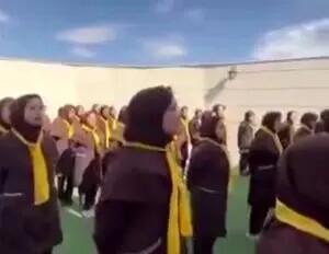 شعارهای تفرقه‌انگیز و جدایی‌طلبانه از یک مدرسه‌ای!