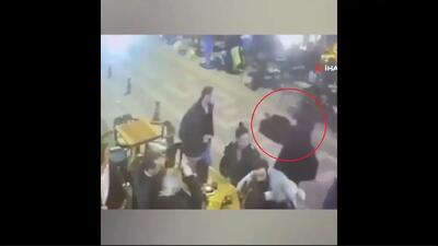  صحنه هولناک اسیدپاشی به زن جوان در کافه ترکیه (فیلم)