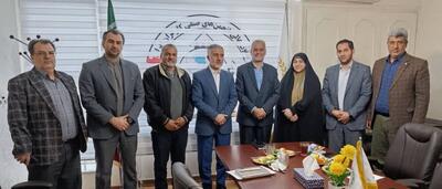  نشست صمیمی دکتر سراج نماینده تهران و عضو کمیسیون اجتماعی مجلس با اعضای کانون عالی انجمن‌های صنفی کارگران ایران
