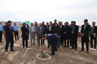  احداث نیروگاه خورشیدی، گامی مهم در پایداری برق صنایع استان است