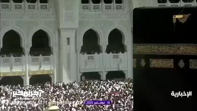  طواف حجاج زیر بارش باران رحمت الهی در مکه مکرمه
