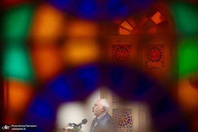  ظریف: ما ایرانی‌ها با شاعران و دانشمندان خود جهان را فتح کردیم