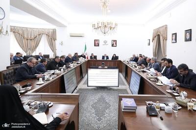  عارف: ایران بهترین مسیر ترانزیتی برای کشورهای محصور در خشکی است - تصویب سند برنامه ملی گذر و برنامه اعطای مشوق‌ها و حمایت‌های افزایش رقابت‌پذیری گذر از مسیر ایران