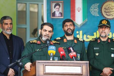  دشمن در اندیشه تصرف ذهن جوان ایرانی است