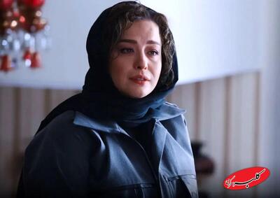  ببینید | معذب شدن مهراوه شریفی‌نیا مقابل دوربین عکاسان در مراسم ختم - کلبه سرگرمی