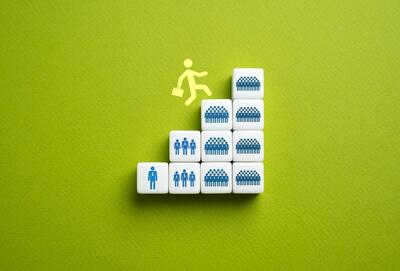  چگونه یک تیم روابط‌عمومی با هوش مصنوعی تنها در ۱۰ روز به بهره‌وری ۵ برابری رسید؟ - شارا