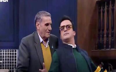  سکانس خندان/حاج آقا به حامد میگه این شعره به من فحش میده/حامد رو  حال و تَر  گیر داد