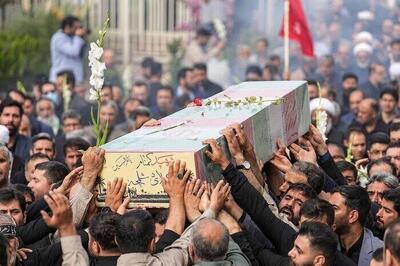  بدرقه باشکوه کاروان «اهالی بهشت» از گلستان شهدای اصفهان