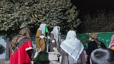  برگزاری مراسم چهارمین سوگواره و نمایشگاه زیر سایه مادر در محله شهر قائم قم + عکس