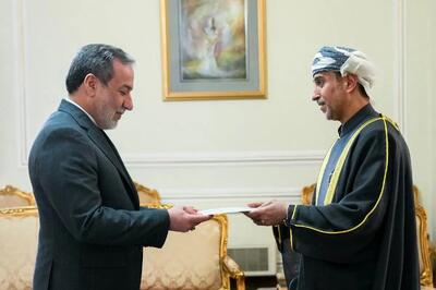  تسلیم رونوشت استوارنامه سفیر جدید سلطنت عمان به وزیر امور خارجه