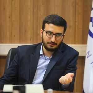  کارشناس اقتصادی: تثبیت قیمت بنزین، یعنی گرانی دلار!