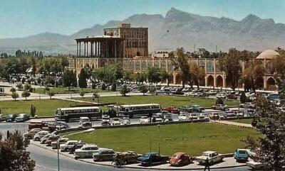  نمایی از میدان نقش جهان اصفهان در ابتدای دهه پنجاه