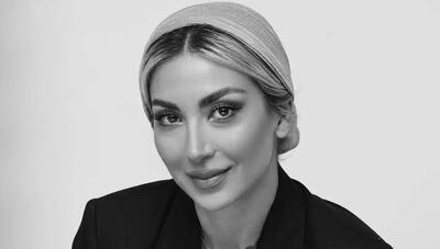  استایل مدلینگ «همسر بهرام رادان»؛ کت مشکی و بلوز دانتل در قاب سیاه‌وسفید (عکس)