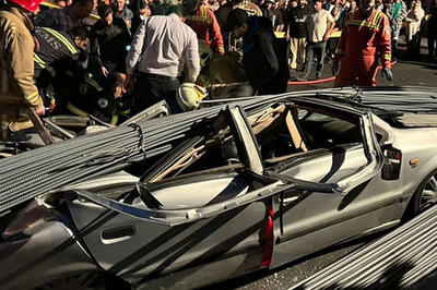  کامیون میلگرد روی سمند واژگون شد