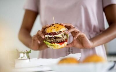  شش غذایی که احتمال ابتلا به سرطان روده را چند برابر می‌کند