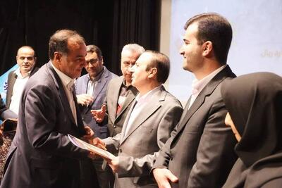  شهردار محمدیه بعنوان حامی کتاب و مروج فرهنگ مطالعه تجلیل شد