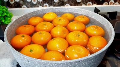  نارنگی را در آب بجوشانید ! هم آسان است و هم خوشمزه!