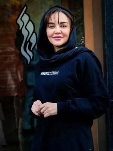  عکس/ تیپ تینیجری شیرین نون‌خ در تالار وحدت با کوله پشتی رنگارنگ | اقتصاد24