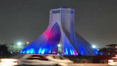  برج آزادی به رنگ آبی درآمد