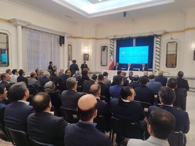  عارف پای حرف دل تجار ایرانی در روسیه نشست