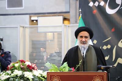  امام جمعه شهرکرد: ملت ایران به خود می‌بالد که چنین شهدای را در دامن خود پرورش داد