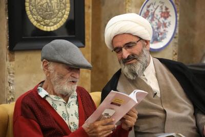  تجلیل نماینده ولی فقیه در سمنان از استاد شکوهی به عنوان چهره ممتاز ملی