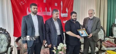  مدیرکل ارتباطات مردمی و مدیر امور ایثارگران قوه قضاییه با خانواده قاضی شهید قناعت‌کار دیدار کردند