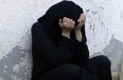  سرگذشت سیاه دختری که پدرش او را در قمار باخت