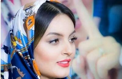  بیتا آوای باران از حسادت الهام چرخنده پرده برداشت